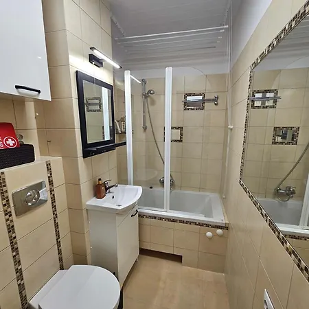 Apartamento Cozy With A Balcony Near The Center And Pge Stadium By Renters
